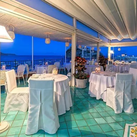 Готель Miramare E Castello