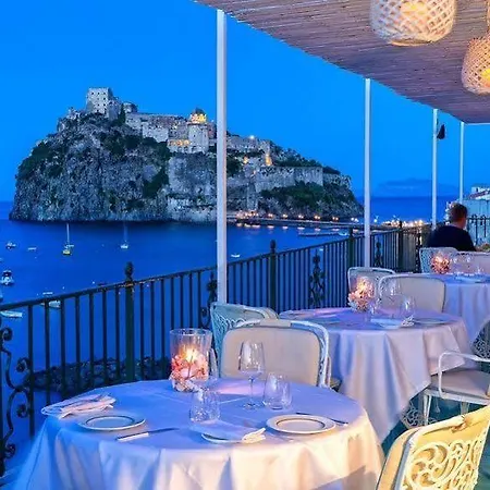 Miramare E Castello Готель